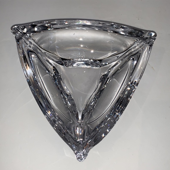 Daum France Crystal Ashtray/Bowl Triangle Form/Art Glass/Signed/polished bottom - Picture 2 of 5